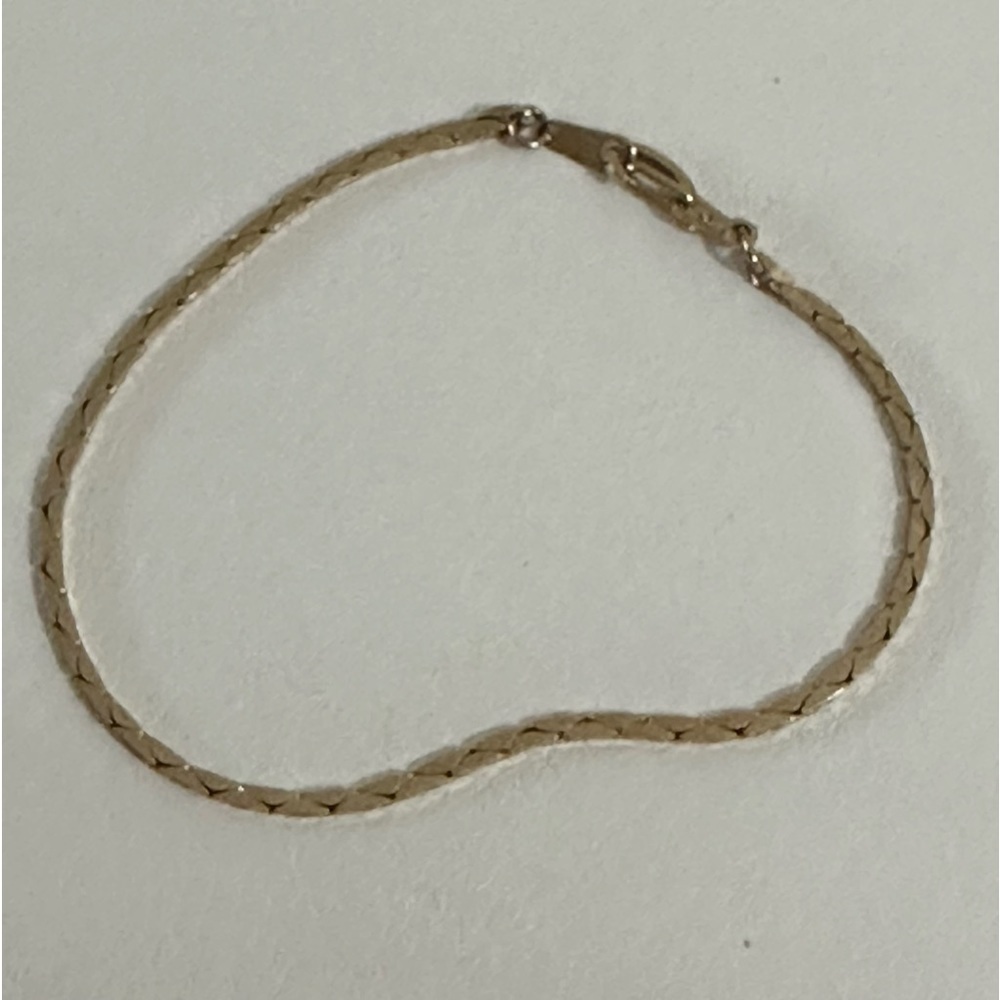 Gold tone excellent bracelet
